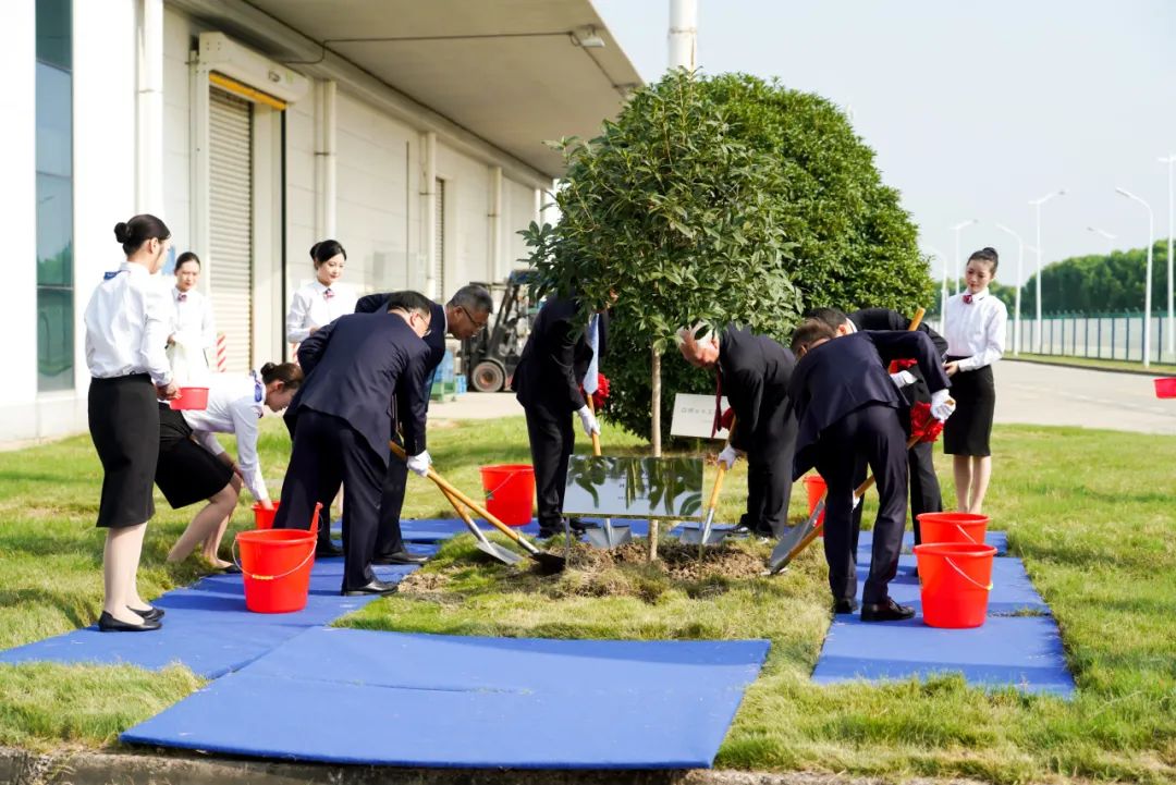 EBET易博精密与川崎重工合资子公司——艾崎精密机械（苏州）有限公司开业典礼隆重举行